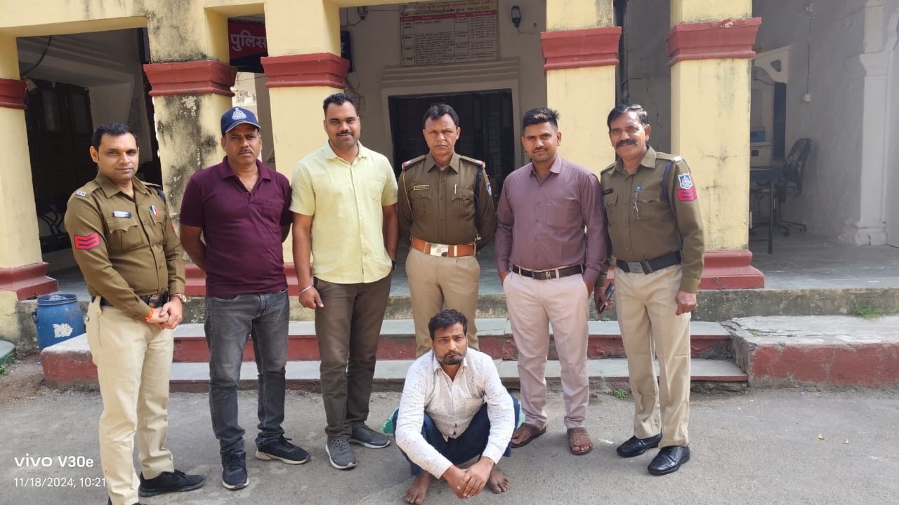 बडनगर पुलिस ने धोखाधड़ी के आरोपी को किया गिरफ्तार पुलिस सीटीजन एप से जानकरी निकाल कर सूचना देकर डलवाता था